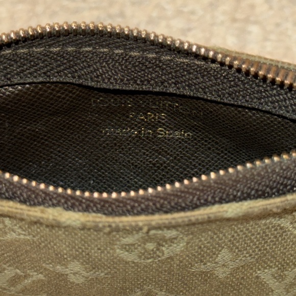 Authentic Louis Vuitton Green Key Cles - Picture 9 of 10